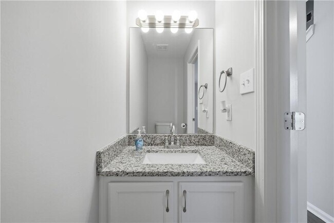 Building Photo - 1098 Village Creek