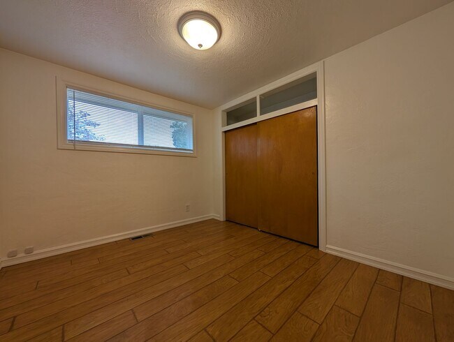 Building Photo - 3-Bedroom, 1-Bath Home Near River Road In ...