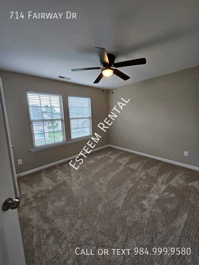 Building Photo - 714 Fairway Dr