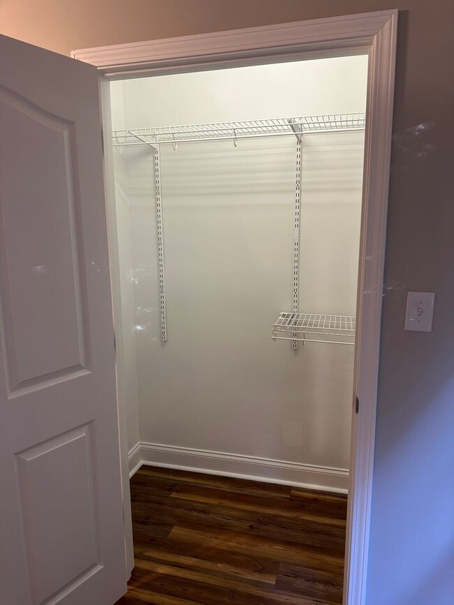Building Photo - Recently Updated 4Bdrm/2bath home! Open to...