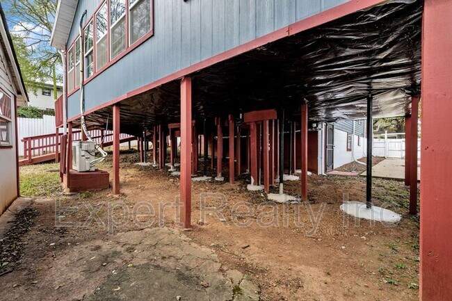 Building Photo - 1245 Waverly St