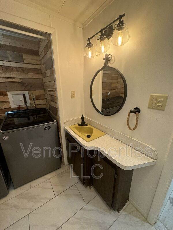 Building Photo - 34 Congress St