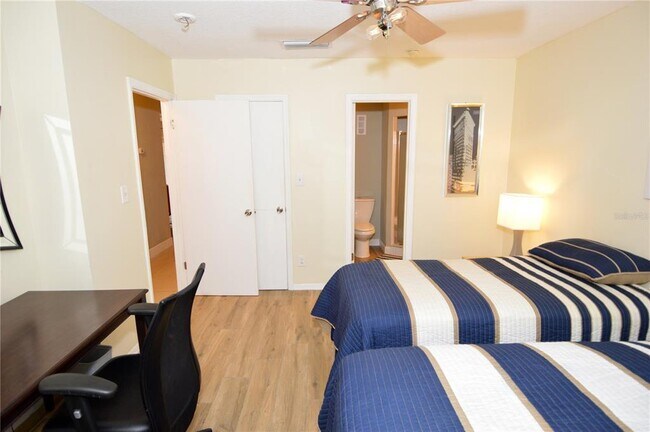 Building Photo - 3873 Pompano Dr SE