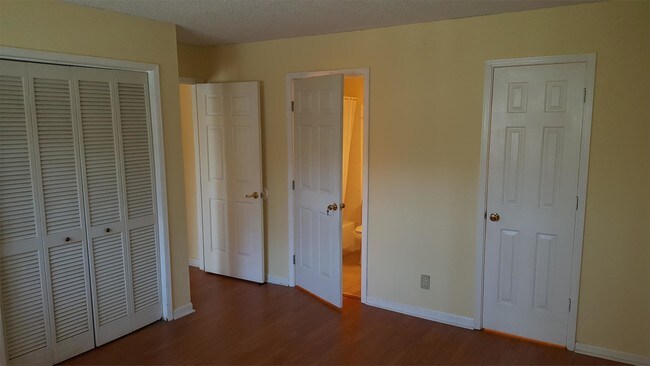 Building Photo - 606 Barrington Hills Dr