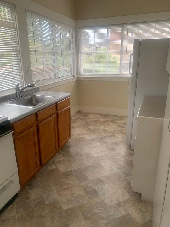 Building Photo - stirtz