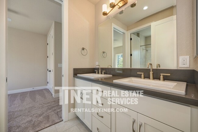 Building Photo - 8943 Fair Oaks Blvd