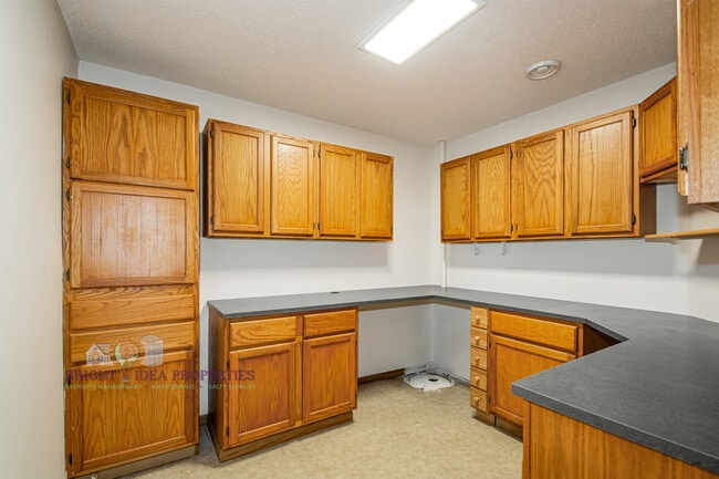 Building Photo - 2737 Douglas Dr N