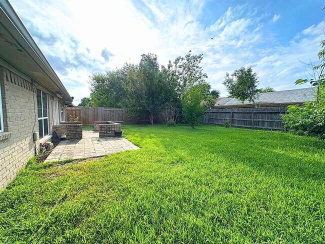 Building Photo - 17802 Autumn Trails Ln