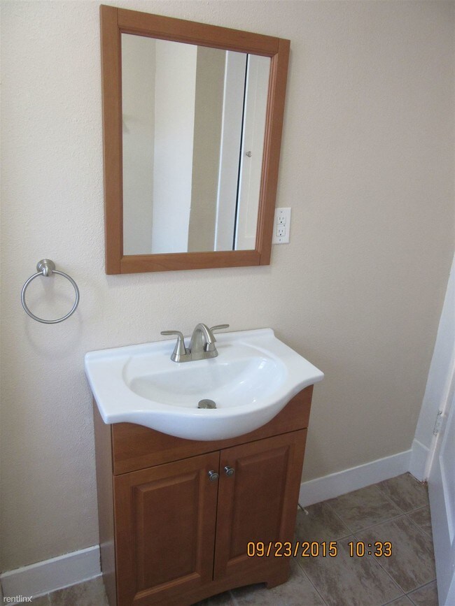 Building Photo - 1 br, 1 bath Duplex - 2715 Cleburne St Apt...