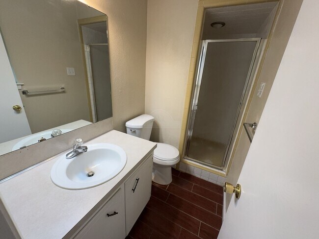Building Photo - 1013 Kathey Dr