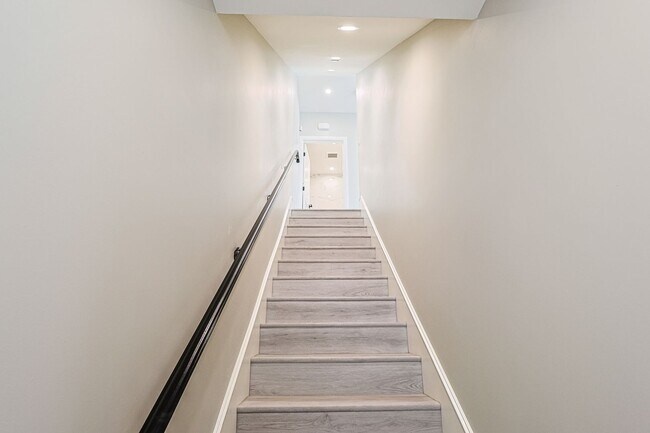 Building Photo - Luxury new construction 4 bed/4 bath in a ...