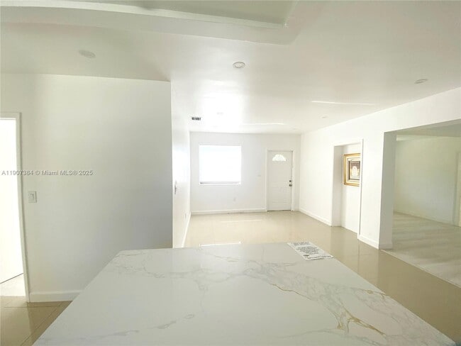 Building Photo - 631 NE 171 St