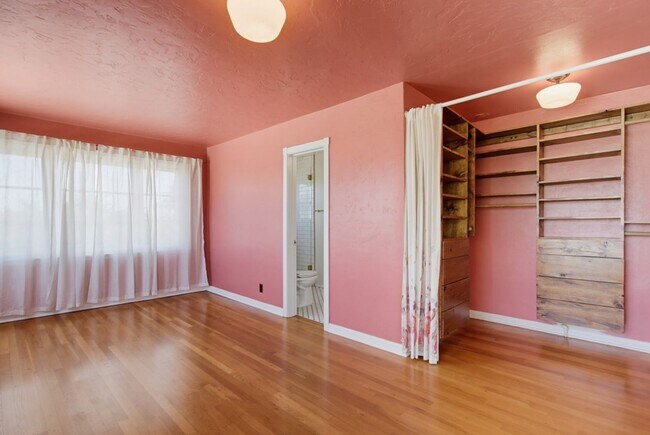 Building Photo - Historic Charm Meets Modern Living – Stunning 5 Bedroom Home on Iconic Myrtle Avenue