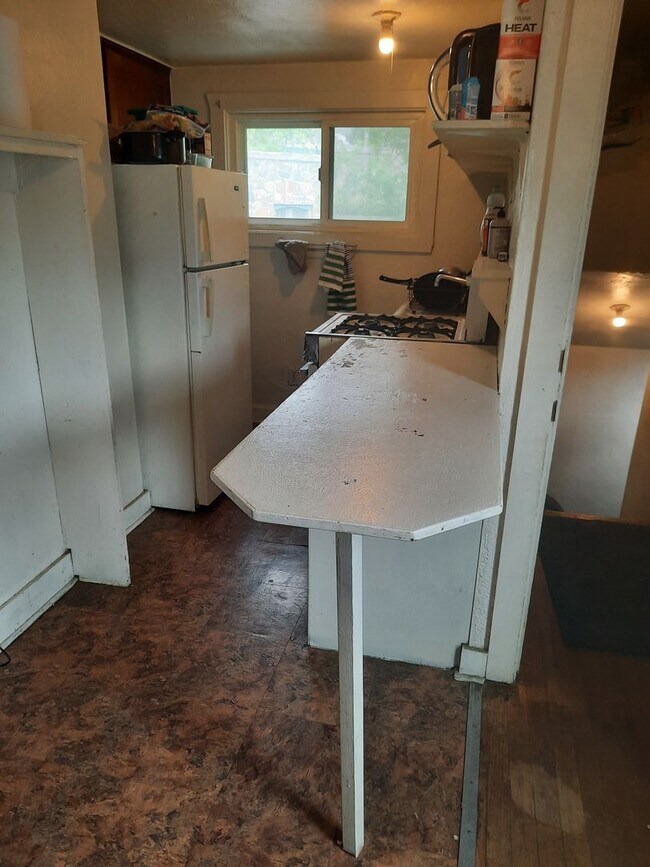 Building Photo - Bright Studio Apartment in Downtown Golden...