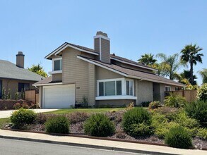 Building Photo - 3 Bedroom 2.5 Bath Home Near Lake Calavera!