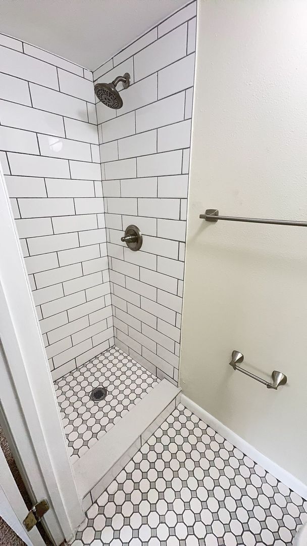 Building Photo - Newly renovated 2 bedroom Townhouse for Re...