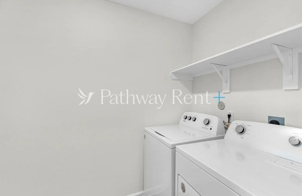 Building Photo - 1074 Large Poppy Dr