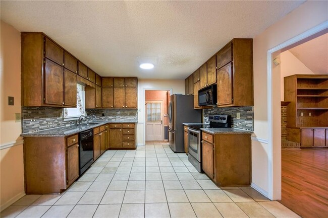 Building Photo - 1812 Lake Lucerne Dr SW