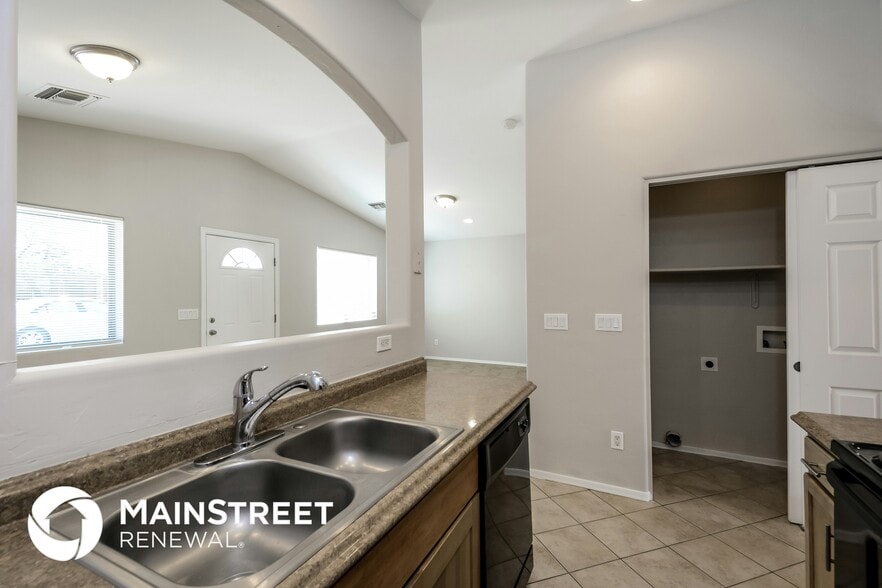 Building Photo - 5040 Fremont Ave