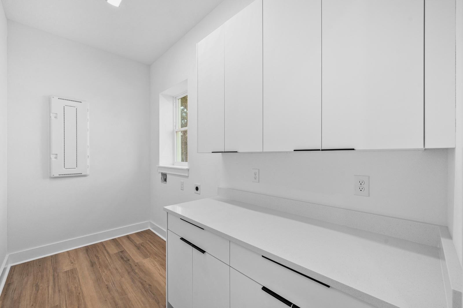 Building Photo - 6622 Summit View Dr