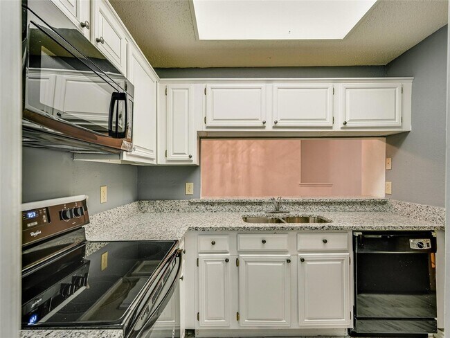 Building Photo - 3607L W Northgate Dr
