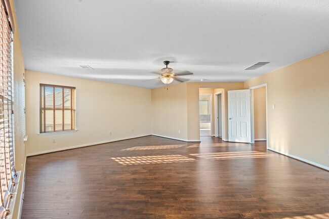 Building Photo - 5007 Pine Ridge Knoll Ct