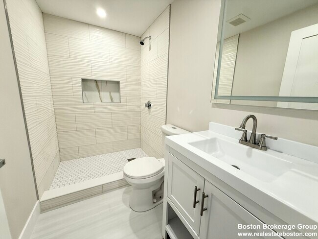 Building Photo - 10 Cawfield St