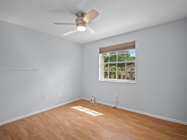 Building Photo - 9908 SW 117th Pl
