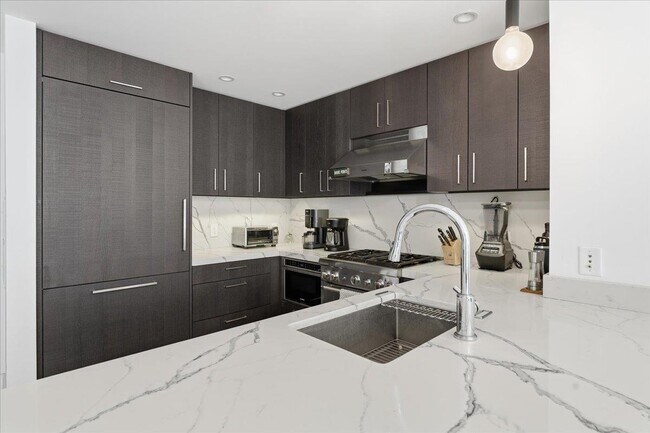 Building Photo - 1400 Hudson St