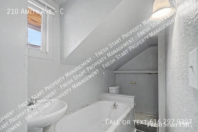 Building Photo - 210 Amity Ave