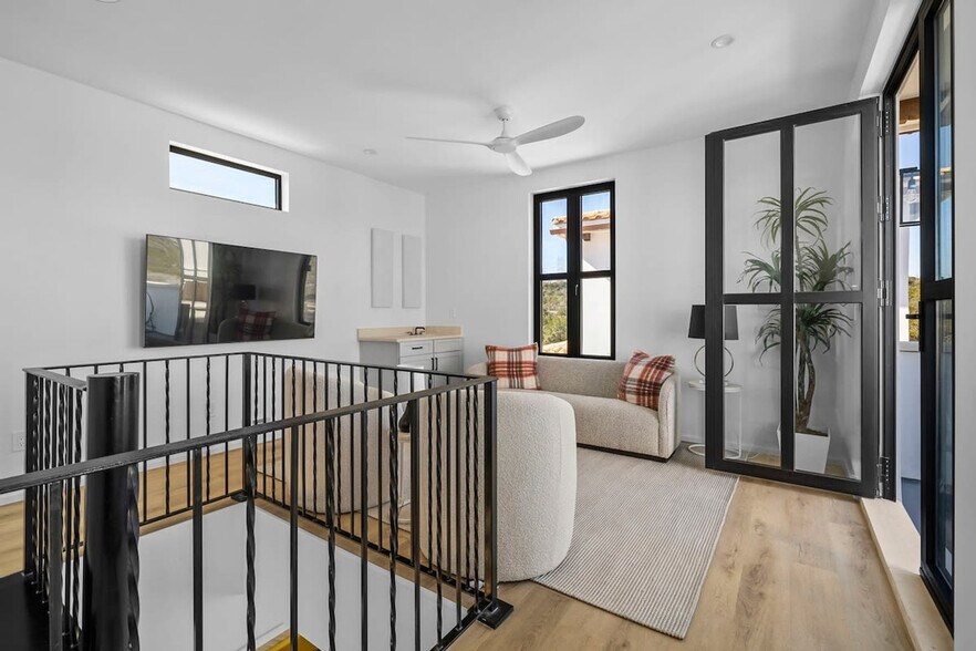 Building Photo - 2701 Bumble Bee Dr