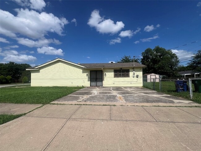 Building Photo - 5300 Ira St