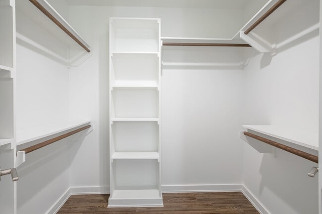 N 2nd Closet - St. Andrie At Buffalo Heights