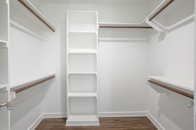 N 2nd Closet - St. Andrie