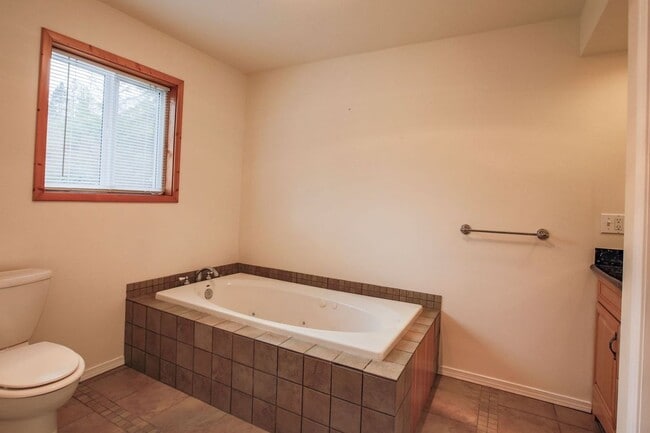 Building Photo - Lovely Home and Property Located on Honeym...