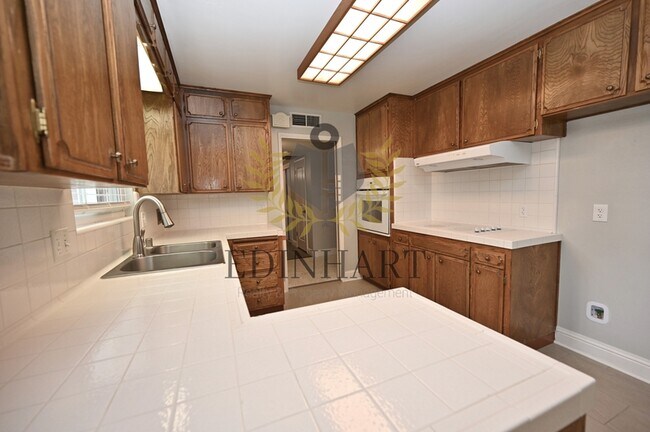 Building Photo - 412 W Sample Ave