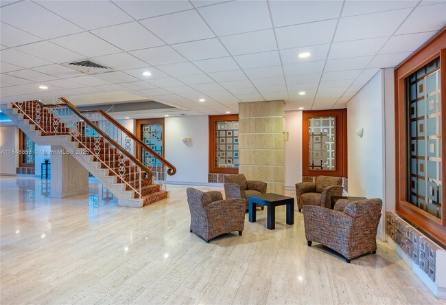 Building Photo - 2899 Collins Ave