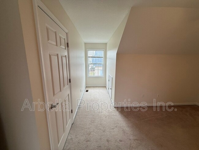 Building Photo - 1309 Kensington Place