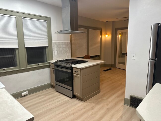 Building Photo - 9205 Clifton Blvd