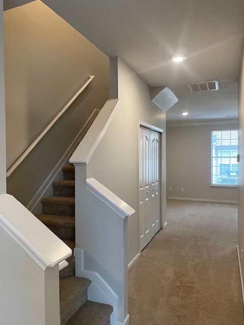 Building Photo - 25 Stratus Ct