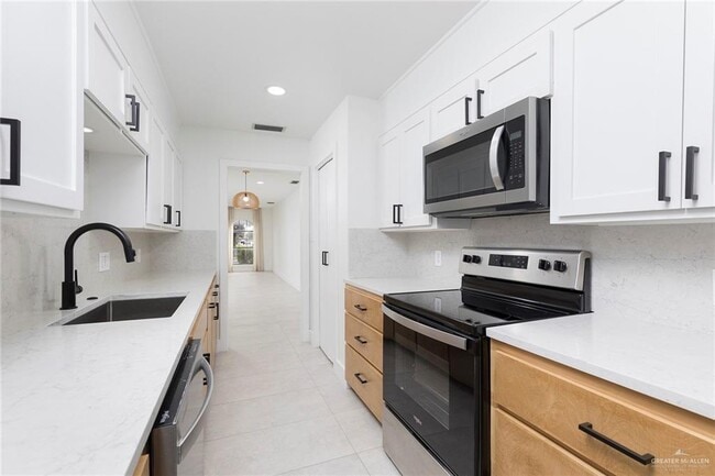 Building Photo - 21 S 5th St