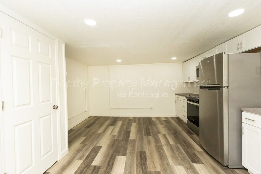 Building Photo - 5640 US-41