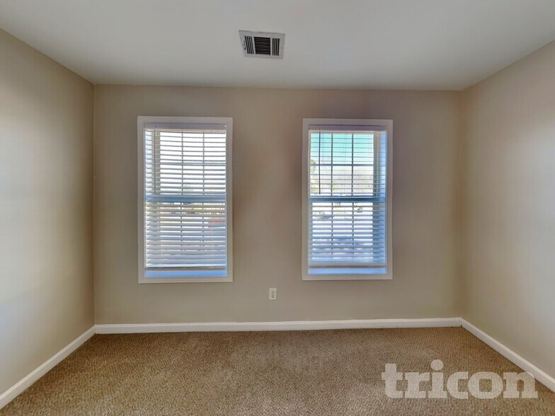 Building Photo - 12264 Crestwood Ct