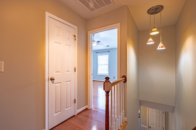 Building Photo - Private 2BR Townhome with Two En-Suite Bathrooms