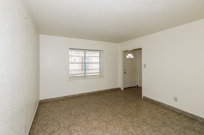 Building Photo - 3003 Falk Ct