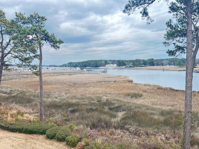Building Photo - Overlooking the Intracoastal Waterway! Three-Bedroom Condo at The Moorings at Eastport!