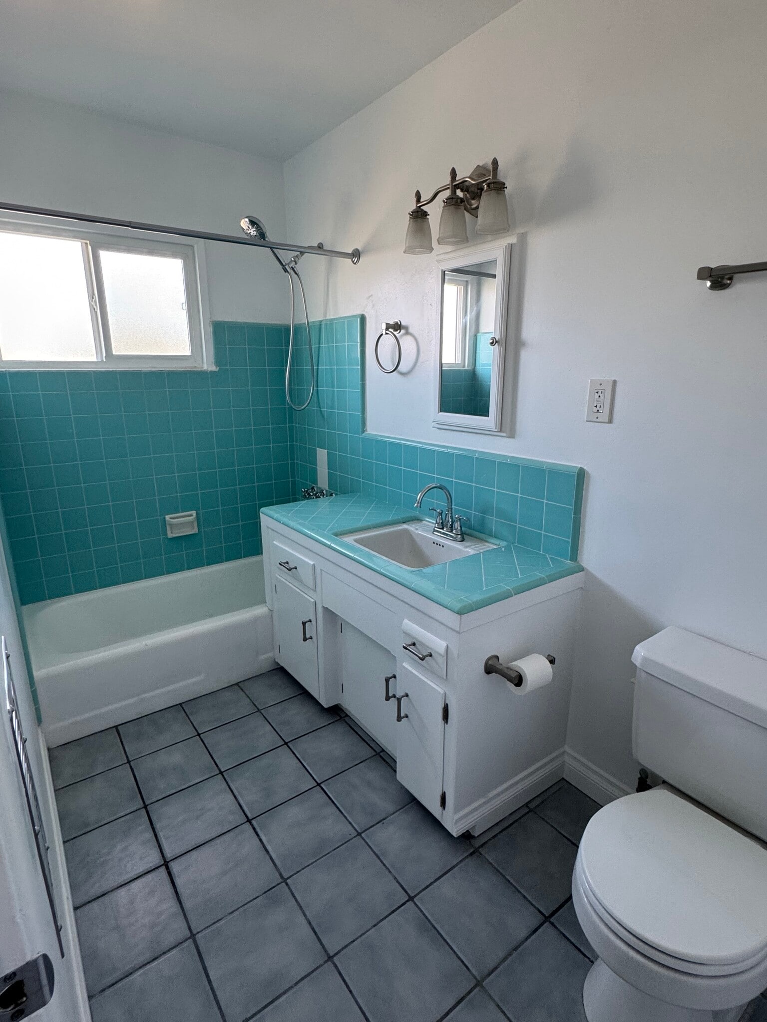 Bathroom - 4306 W 101st St