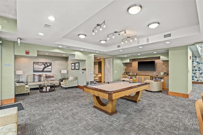 Building Photo - 777 N Ashley Dr