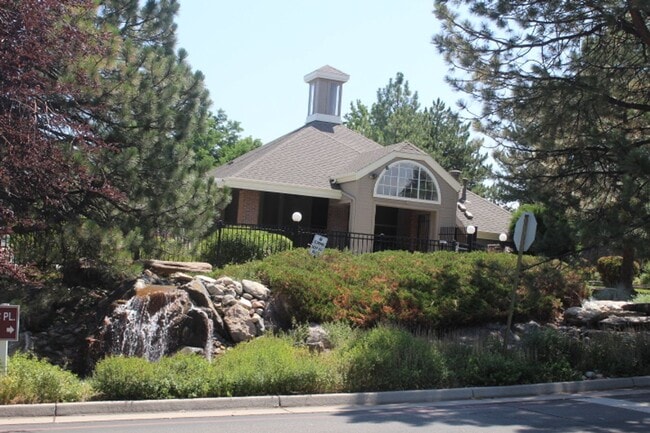 Building Photo - Gorgeous 2 Story End Unit in Lakewood!