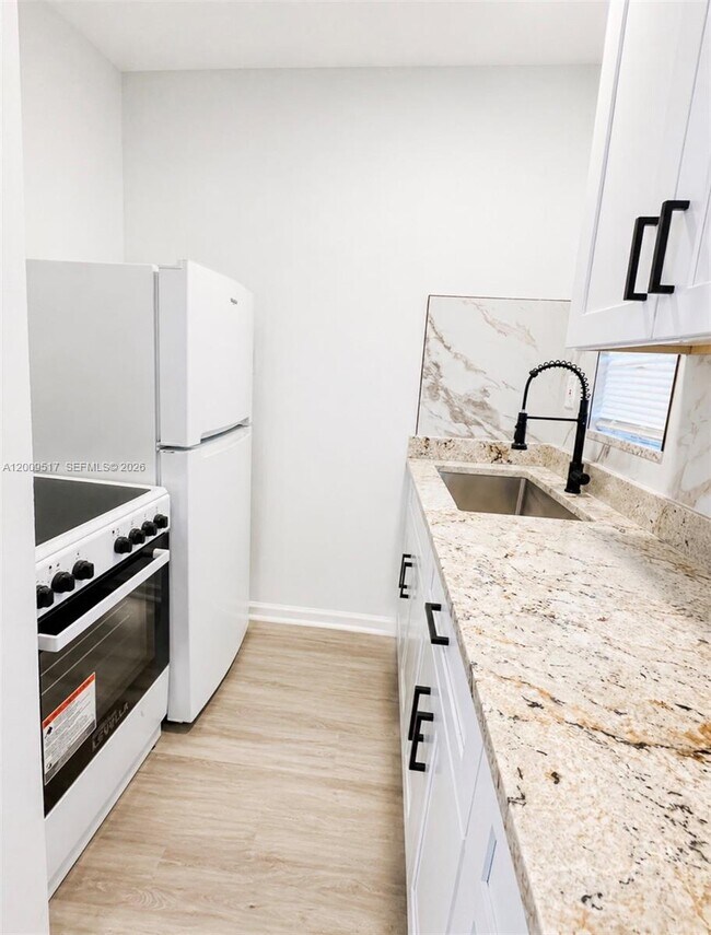 Building Photo - 1121 NE 2nd St